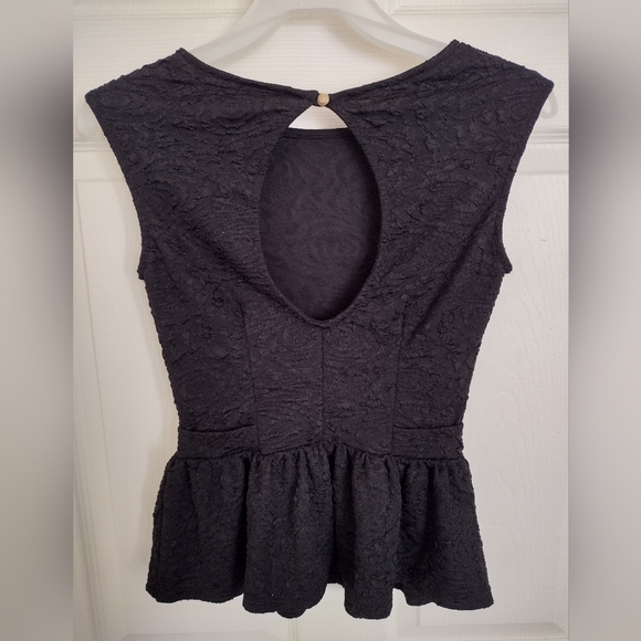 Personal Privilege Black Sleeveless Open Back Peplum Top Sz M - Picture 2 of 2